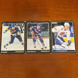 Pinnacle Retro 90's NHL Trading Cards: Brett Hull, Mark Messier & Joe Sakic